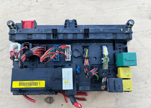 Skrzynka bezpieczników YMD504191 RANGE ROVER L322 LM 4.4 V8 1