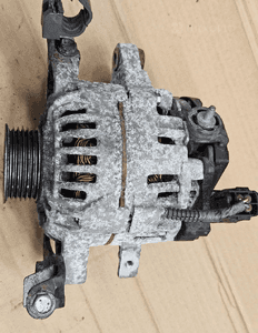 Toyota Yaris II 2 Aygo 1.0  alternator 27060-0Q040 90A 1