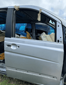 mercedes  VITO VIANO 639 drzwi prawe srebrne 1