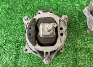 Poduszka poduszki pod silnik bmw F20 F30 6859411 6859412 2