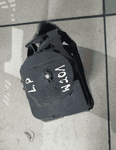 pas bezpieczeństwa lewy przód mercedes w201