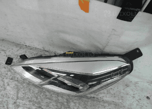 Ford fiesta MK8 lampa przednia lewa 2