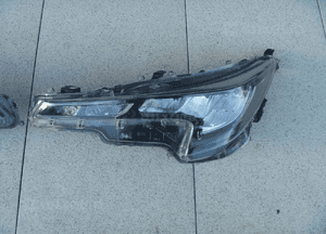 Toyota corolla E21 hb kombi lampa led prawa lewa  81150-02S60 81110-02S60 4