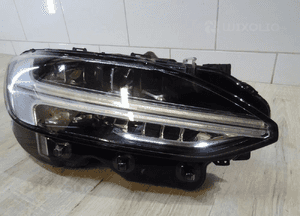 VOLVO S90 V90 Lampa prawa  przód  midled LHD 32228317 LLU 2