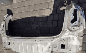 Toyota Avensis T25 kombi pas tyl sciana bagaznika 3