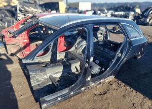 Mercedes W205 kombi pas tylny wanna dupa z dachem cwiartka 4