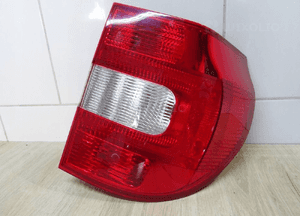 Lampa prawy tył tylna skoda yeti 5L0945096 1