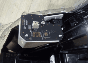 Toyota Yaris Cross szkło lampy prawy przód LLU 10
