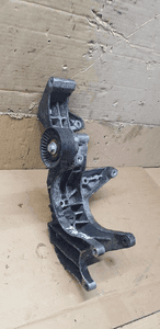 Podstawa łapa alternatora VW Phaeton 3.2 R32 022260087F 3