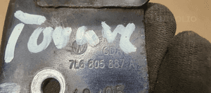 Mocowanie błotnika uchwyt lewy przód VW  Touareg 7L6805887A 6