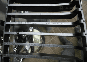 Bmw E81 E87 nerka grill atrapa prawa 7077130 7128614 nowa oryginalna 5