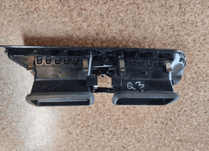 Kratka nawiewu środkowa przód przednia audi Q3 83C820903 5