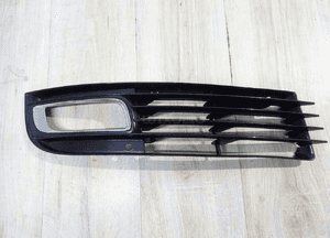 KRATKA ZDERZAKA PRAWA AUDI A8 D3 II FL 4E0807682AM 1