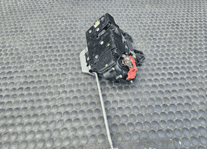 Zamek Drzwi 4B1837015G 8E1837016C Rygiel Lewy Prawy Przod Przedni Europa Audi A4 B6 A6 C5 Sedan Kombi 25