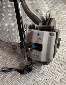 MERCEDES C W205 ZAWIESZENIE ZWROTNICA AMORTYZATOR PRAWA A2053200413 2052200 5