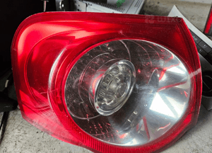 VW Passat B6 kombi lampa tył tylna prawa lewa  w błotnik 3C9945095  3C9945094 N 3