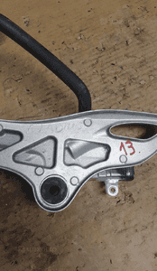 Suzuki gladius 650 set podnóżek prawy + pompa 2