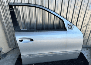 MERCEDES E 211 drzwi prawe przednie przód srebrne lakier 744 szyba zamek klamka avantgarde 33