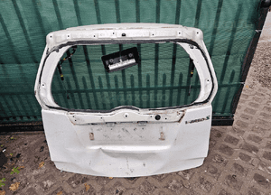 Toyota VERSO S klapa bagażnika 1