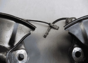 Zwrotnica piasta lewy przód Opel Astra IV J 1,6 1,7 CDTI 13324458 13324459 2