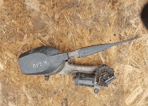 mechanizm wycieraczek przód w 210