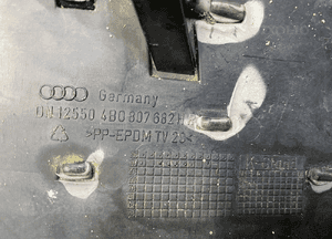 Audi A6 C5 lift kratka zderzaka przedniego prawa 4B0807682H 3
