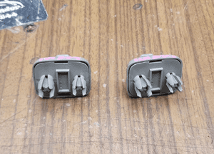 Uchwyt 8E0857563 Mocowanie Słonecznik Haczyk Podsufitka PlatinHell Aqua Osłona Słoneczna Daszek AUDI A4 B6 B7 16