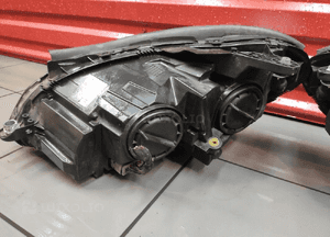 Mercedes c- klasa W204 lift lampa prawa przód przednia oryginał uk bdb 8