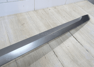 Land rover L460 listwa klapy bagażnika M8E2-404C42 4