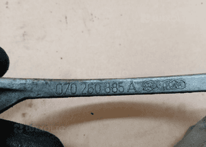 Łapa wspornik Sprężarki klimatyzacji VW Touareg 2.5TDI 070260885A 4
