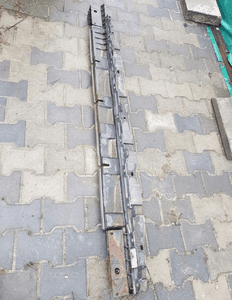 Mercedes ml W164 stelaż listwa mocująca stopień prawy A1646901210 1