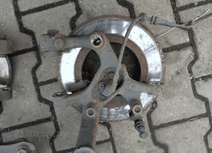 Audi A3 8P 3D wahacz tył tylny piasta prawa lewa 3