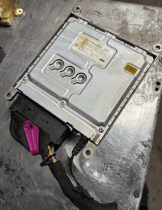 MERCEDES  wzmacniacz audio BURMESTER  wtyczka wzmacniacza 1