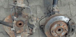 Hyundai Matrix 1.5 CRDI zwrotnica przód przednia lewa 1