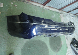 Mercedes 218 z chromami idealny zderzak tylny 2