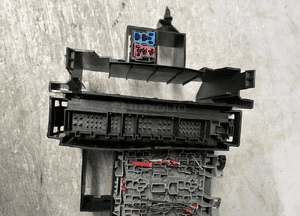 7L0937535A SKRZYNKA PRZEKAŹNIKÓW CAYENNE 7L 02- 3