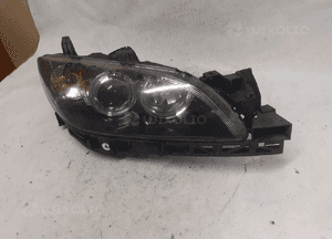 Przod przednia lampa prawa mazda 3BK xenon 2