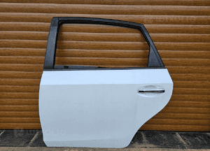Toyota Prius Plus drzwi lewe tył tylne 070 1