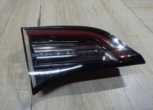 TESLA MODEL 3 LAMPA lewa  tył  TYLNA w klapę  1077401 LLU 6