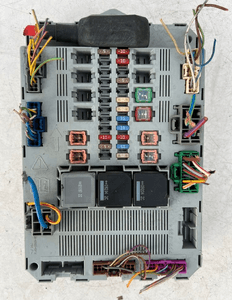 JAGUAR XF X250 1 I SKRZYNKA BEZPIECZNIKÓW MODUŁ STEROWNIK BCM 9X2314D628AB 2
