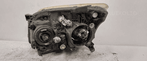 Przod przednia lampa prawa toyota avensis T25 3