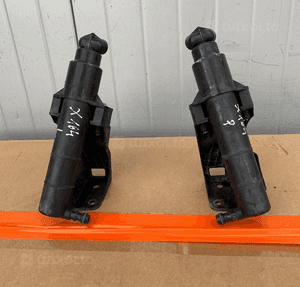 MERCEDES ml gl 164 pompka spryskiwaczy spryskiwacz lamp lewy prawy uchwyt spryski 1