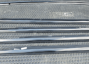 Listwa Listwy Zgarniajace Ramki Szyb Chrom Oklejone Czarne AUDI A4 B8 Sedan 16