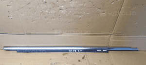 Listwa zgarniająca drzwi chrom prawy przód przednia prawa Audi A4 B8 8K0853284G 1
