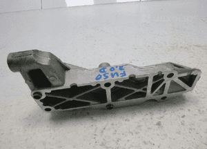 Mitsubishi fuso wspornik mocowanie alternatora 4