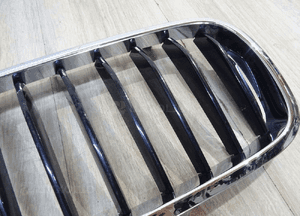 Prawa atrapa nerka grill bmw 5 G30 G31 7383520 4