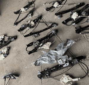 MERCEDES CLS 219 podnośnik siłownik szyby prawy   lewy tył