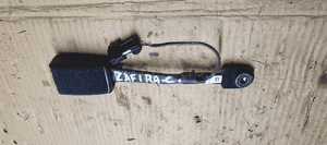 Zapinka pasa prawy przód przednia prawa Opel Zafira C 13383724 13383722 3