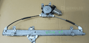 Nissan X-Trail T30 podnośnik mechanizm szyby drzwi przód przednich prawy 1