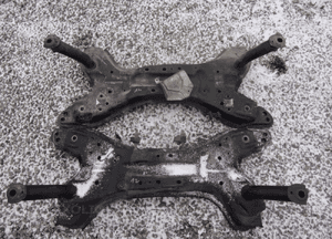 TOYOTA YARIS I SANKI TRAWERSA BELKA ŚRUBA 12 1